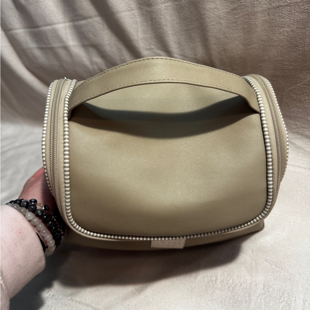 Tender Love + Carry Makeup Bag - Picture 3 of 16
